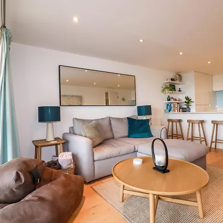 4 Ocean Gate Apartment